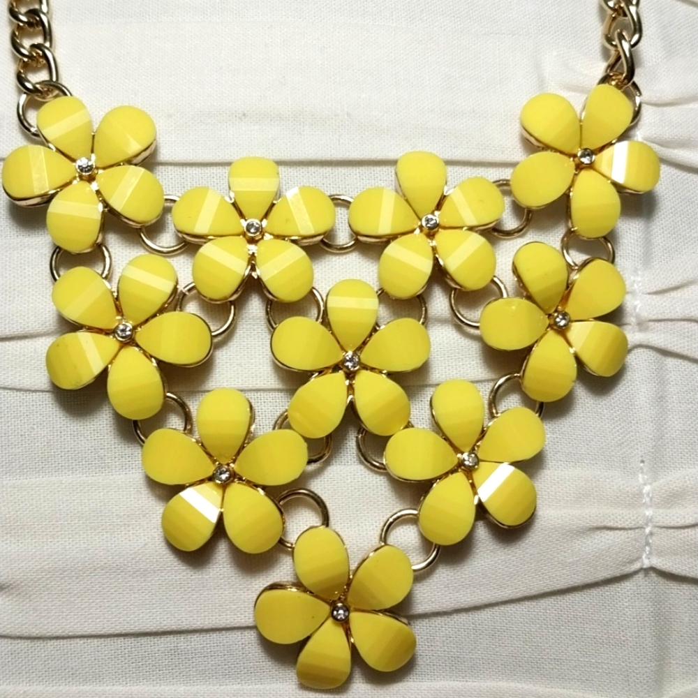Bouquet of Yellow Flowers🏵 Necklace